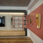 Креативен ѕиден систем со розови отворени полици / Creative wall system with pink open shelves