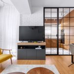 Модерна ТВ комода со комбинација на дрво и сива боја / Modern TV unit combining wood and grey finish