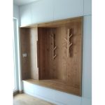 Дрвена ниша со уникатни закачалки / Wooden hallway niche with branch hooks