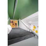 Модерен кревет на кат со висока заштитна ограда / Modern bunk bed with safety rail