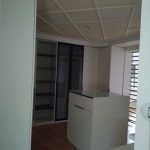 Луксузен отворен гардеробер со остров / Luxury walk-in closet with island